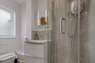 Urban Heights - 2 Bed Apartment - Short Stays UK Ltd - 6