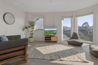 Urban Heights - 2 Bed Apartment - Short Stays UK Ltd - 5