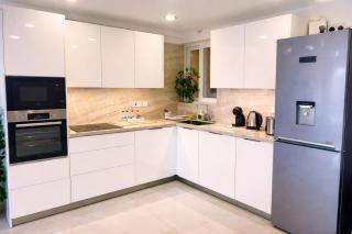 Cliff's Edge Luxury Apartment With Large Pool & Stunning Views - 7