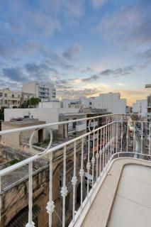 Valley & Sea Views with Furnished BBQ Balcony - San Julián - 8