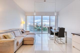 Valley & Sea Views with Furnished BBQ Balcony - San Julián - 0