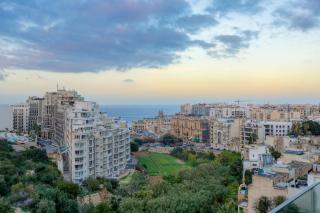 Valley & Sea Views with Furnished BBQ Balcony - 8