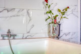 Chambre d'Amour Jacuzzi Bordeaux Parking - Bruges - 3
