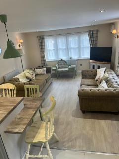 Repton Cottage in the Heart of the Village - 2