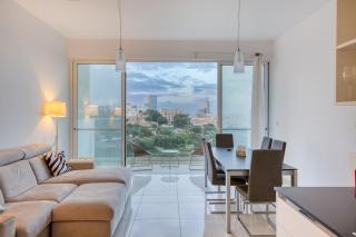Valley & Sea Views with Furnished BBQ Balcony - 1