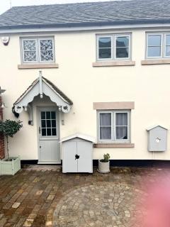 Repton Cottage in the Heart of the Village - 4