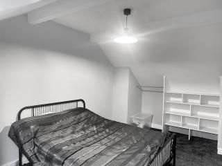 3-Bed Contractor House - 2 Bathrooms - Wi-Fi - 5