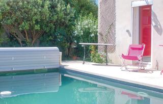 Large family home with pool - 9