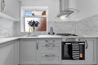 Contractor 4BR Base Large Driveway Fast Wi-Fi - 4