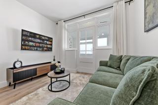 Contractor 4BR Base Large Driveway Fast Wi-Fi - 8