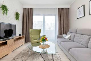 Family Apartment for 8 People with Parking, Balcony and 2 Bathrooms by Noclegi Renters - 0