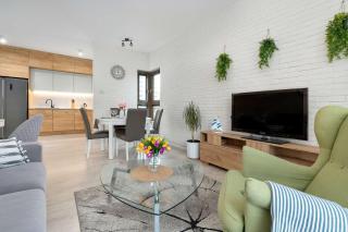 Family Apartment for 8 People with Parking, Balcony and 2 Bathrooms by Noclegi Renters - 6