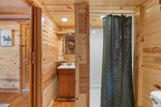 Cedar Hollow Cabin- Cozy Black Hills Getaway - 1