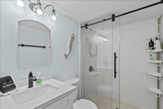 Island Place 105 Amazing Views w Waterfront Pool! - 6