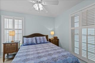 Island Place 105 Amazing Views w Waterfront Pool! - 5
