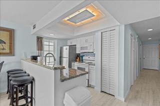 Island Place 105 Amazing Views w Waterfront Pool! - 2