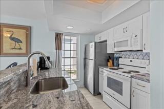 Island Place 105 Amazing Views w Waterfront Pool! - 1
