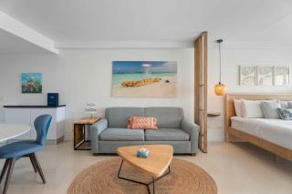 Beachfront - Deluxe View Studio condo - E323-1 - 2