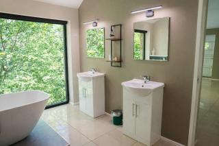 The Heronry, Netherby, a luxurious cottage ideal for a romantic break with hot tub in a rural setting - Longtown - 3