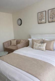 Elegant Cozy Haven with a Rooftop Pool - Nairobi - 5