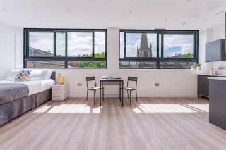 Modern & Bright Central Sheffield Studio w Views - 1