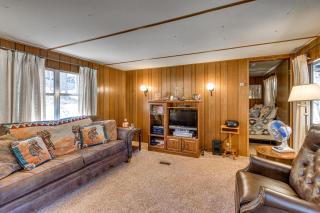 Near Grindstone Lake & Family Fun! Cozy Cabin - 6