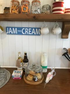 Shepherd's hut at Rosewood House - 5