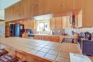 Golfer's Haven! Mtn-View Dewey Gem w/ Pool Access - 2