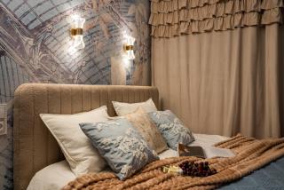 Sip wine with Palace of Culture Views, Central Station steps away, AC & balcony - 6