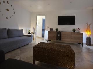 APT-Large Private Terrace - Sleeps 6 - Close to Bari Airport - Spacious and Relaxing-DDN House - 3
