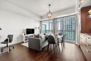1 Bedroom & Den Condo Lake Ontario View in Downtown Toronto - 2