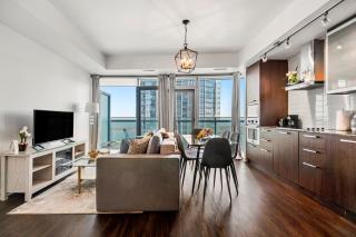 1 Bedroom & Den Condo Lake Ontario View in Downtown Toronto - 3