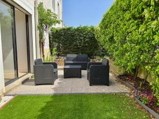 Cozy and spacious 100 m2 1 min from RER D - 6