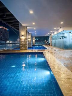 Sunvida Tower with Balcony - La Maria Rentals - 2 minute walk to SM City - 8