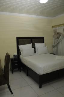 5 Heide Road Apartment and Lodge - 7