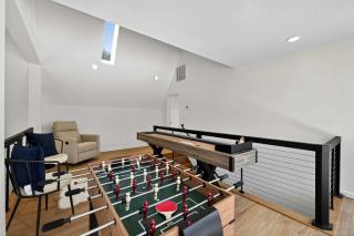 Modern Chalet w Hot Tub Deck & Loft Game Room - 8