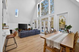 Modern Chalet w Hot Tub Deck & Loft Game Room - 3