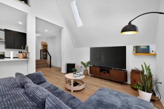 Modern Chalet w Hot Tub Deck & Loft Game Room - 1