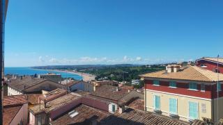 BILOCALE IN PIAZZA A NUMANA VISTA MARE BELLISSIMA - cod 485 - 0