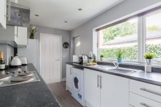 3-Bed Home Sleeps 6 2 Bathrooms - 4