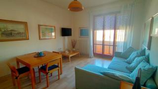 BILOCALE IN PIAZZA A NUMANA VISTA MARE BELLISSIMA - cod 485 - 1