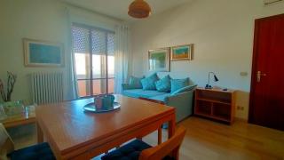 BILOCALE IN PIAZZA A NUMANA VISTA MARE BELLISSIMA - cod 485 - 2