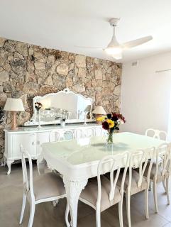 Seahorse Retreat Apartment with Pool and Garden - 1