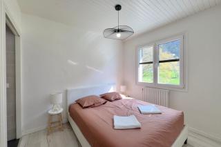 Comfortable Chalet - View of Lake Aiguebelette - 4