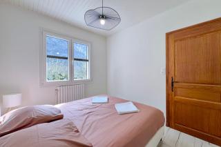 Comfortable Chalet - View of Lake Aiguebelette - 3