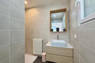 Comfortable Chalet - View of Lake Aiguebelette - 2