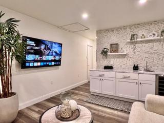 SPECIAL OFFER - 4BR Pool Home, Guest Suite, Gym, Minutes from Anna Maria Island - 4