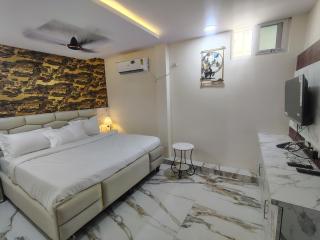 HoTEL MOKSHA GRAND - 1