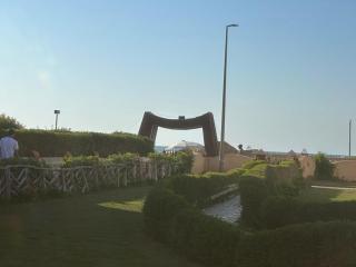 شاليه بجنينه علي البحر في المعموره الشاطئ - 0