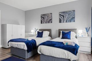 Trendy 6BR-Sleeps 10-Contractor Friendly-Parking - 1